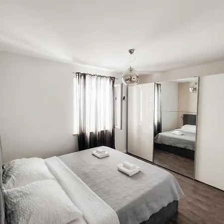 Apartman Petra 2 Bedroom *