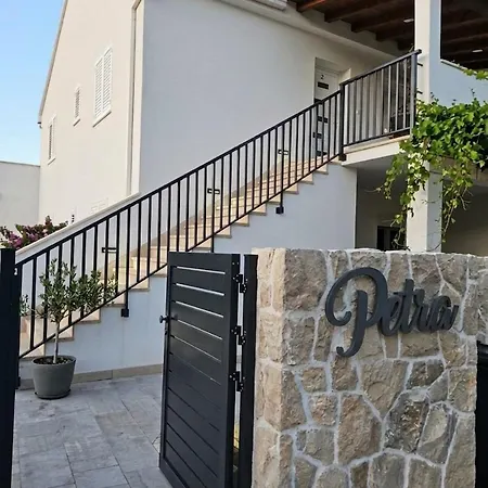 Petra 2 Bedroom Apartman Čilipi